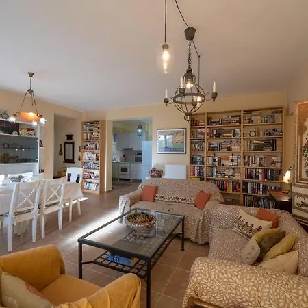 Brian & Dora's House In Kontogourata *