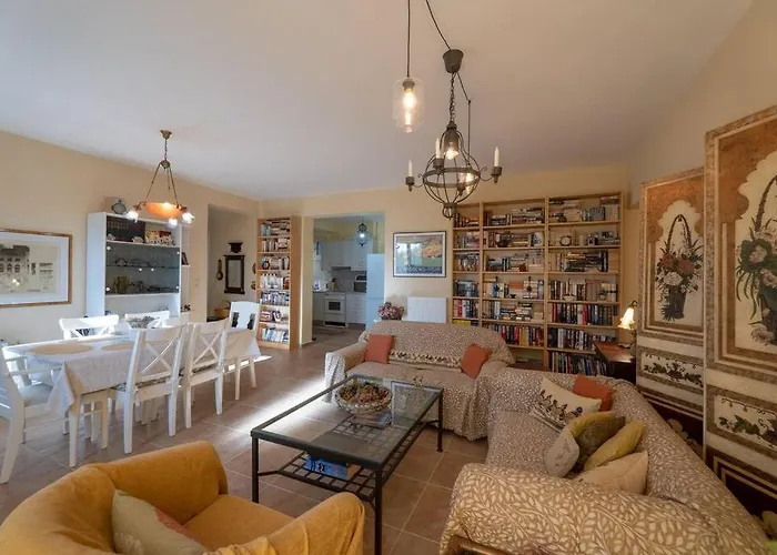 Brian & Dora's House In Kontogourata *