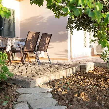 Brian & Dora's House In Kontogourata Appartement
